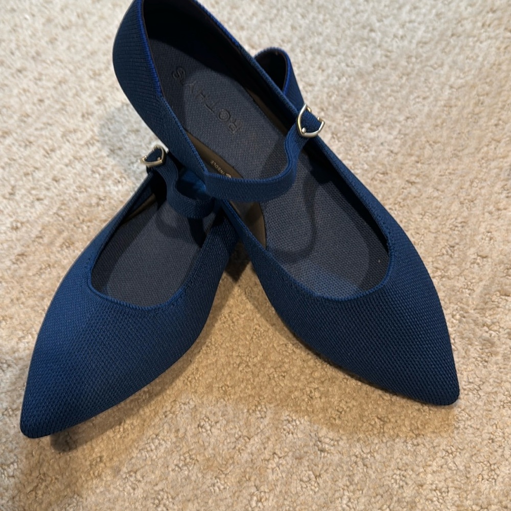 Blue Mary jane Rothy’s size 7 1/2